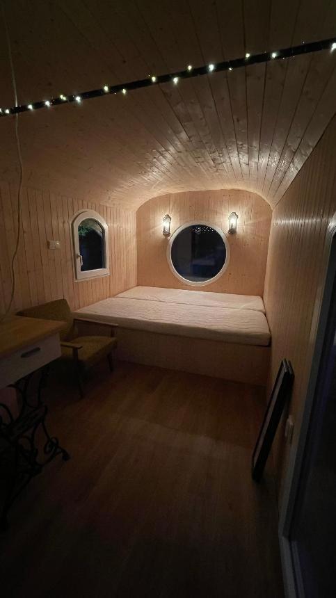 Glamping - Stylova Maringotka V Srdci Ladova Kraje, Pobliz Hlavniho Mesta Prahy Stribrna Skalice Εξωτερικό φωτογραφία